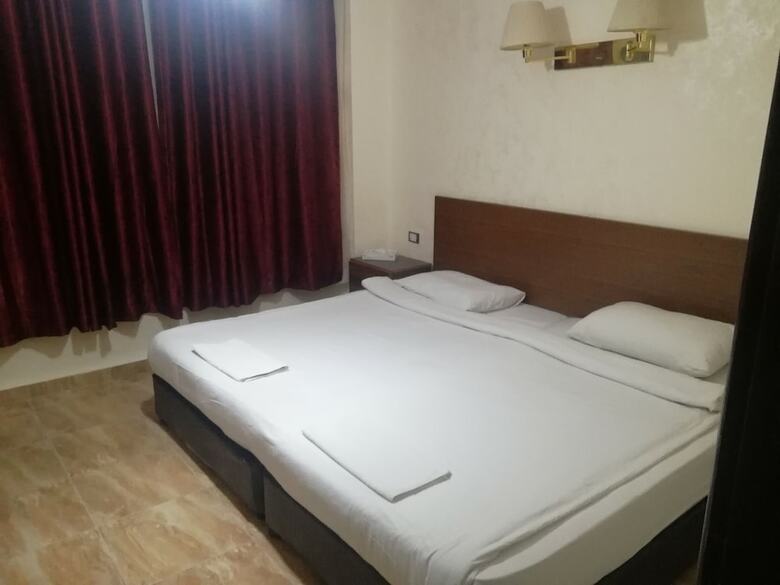 Al-houriat Hotel