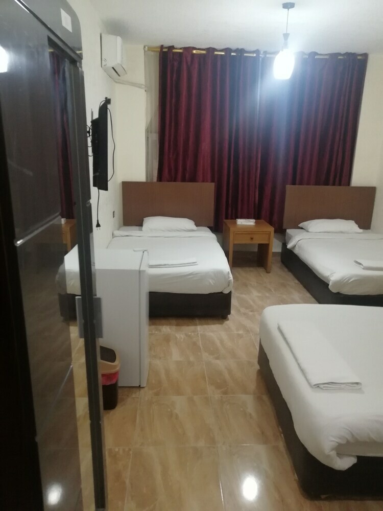 Al-houriat Hotel