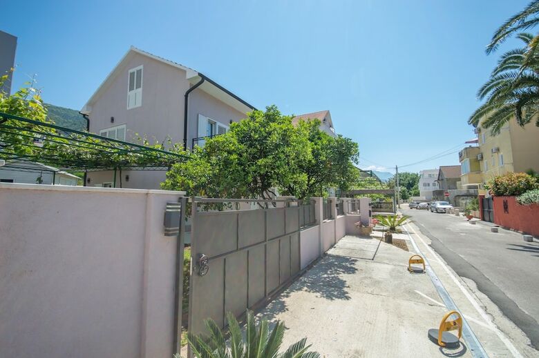 Ioannis Apartments