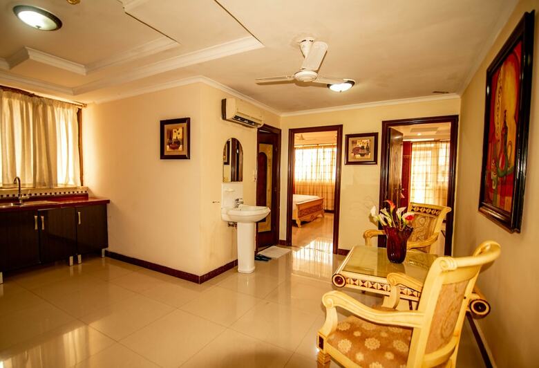 Urban Rose Hotel And Apartment
