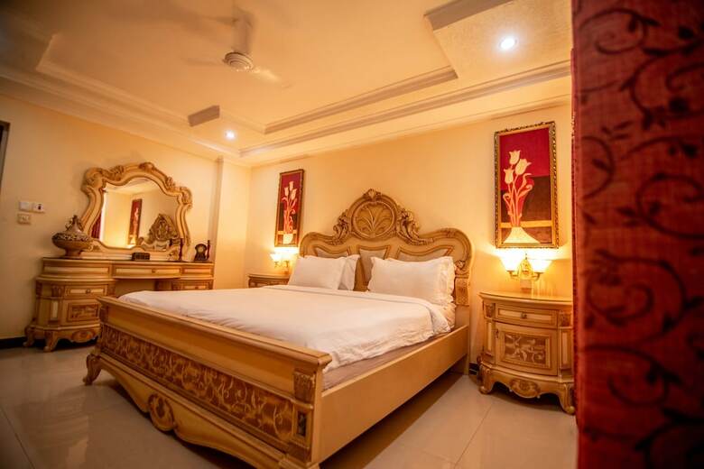 Urban Rose Hotel And Apartment