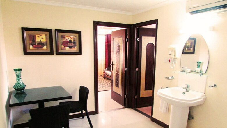 Urban Rose Hotel And Apartment