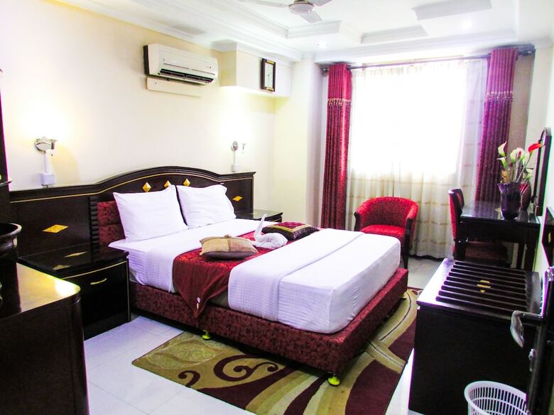 Urban Rose Hotel And Apartment