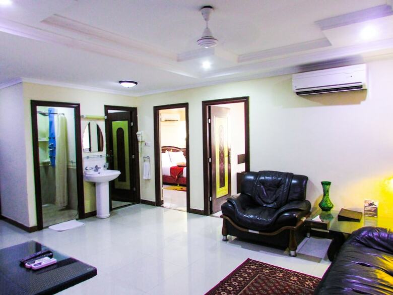 Urban Rose Hotel And Apartment