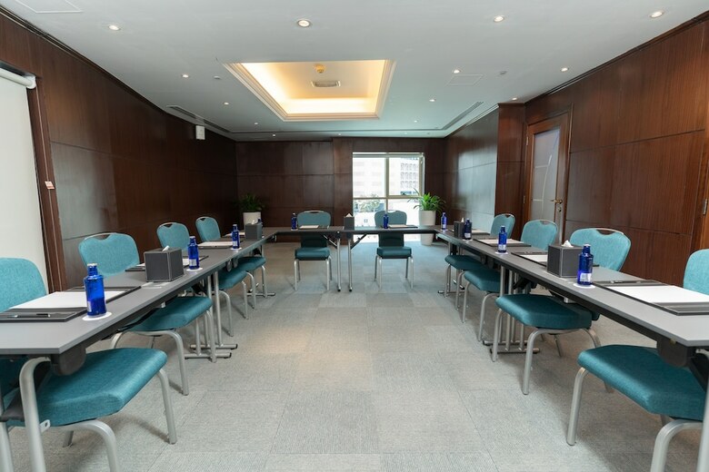 Aparthotel First Central Hotel Suites