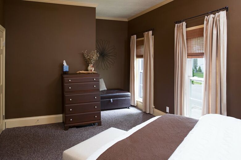 Bed & Breakfast Kara's Kottages @ W. Main St