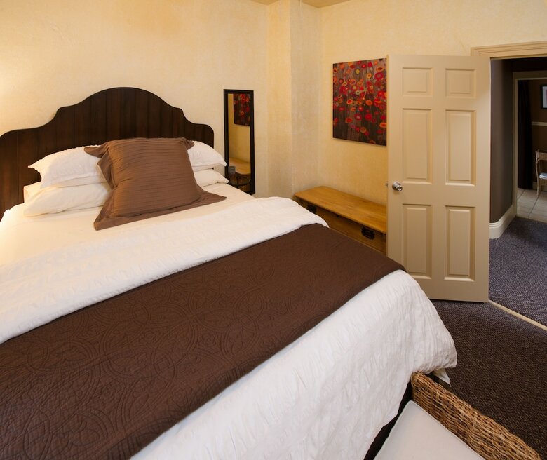 Bed & Breakfast Kara's Kottages @ W. Main St
