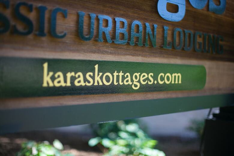 Bed & Breakfast Kara's Kottages @ W. Main St