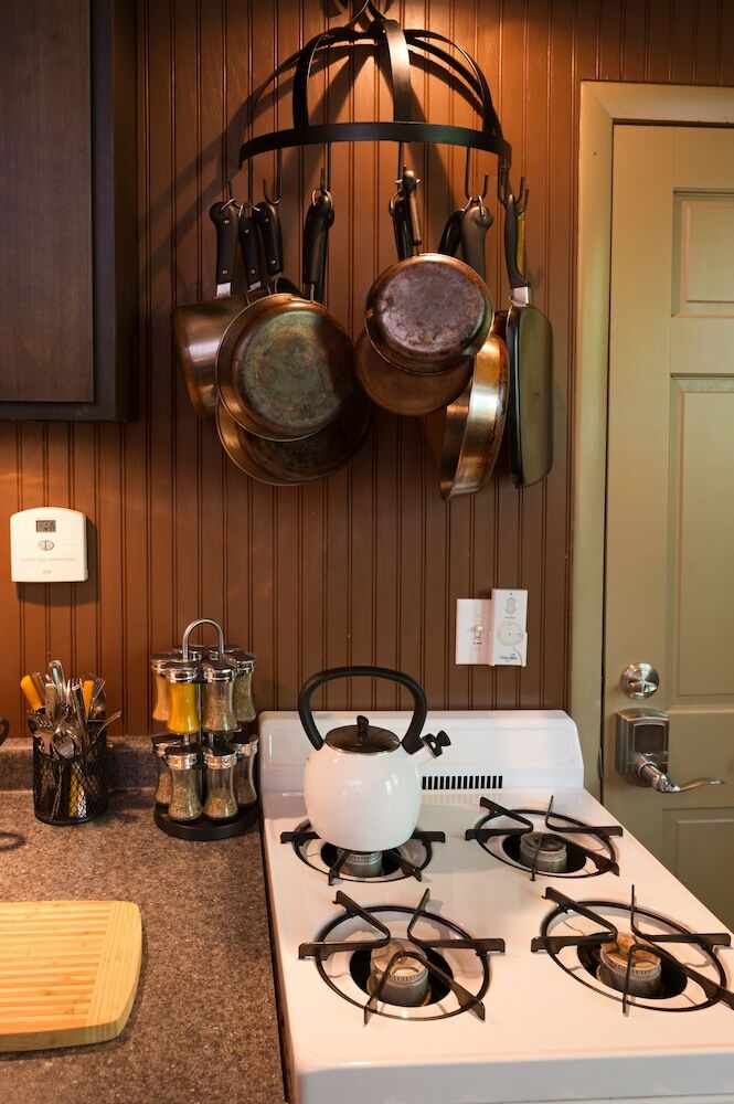 Bed & Breakfast Kara's Kottages @ W. Main St