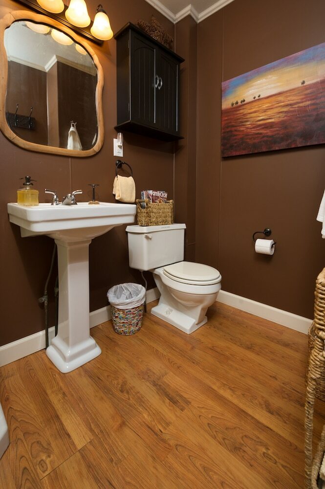 Bed & Breakfast Kara's Kottages @ W. Main St