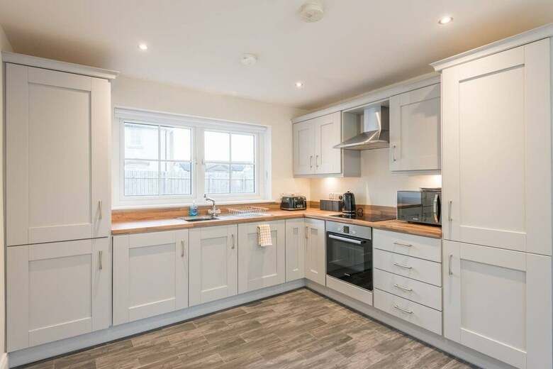 Stylish & Modern 3 Bedroom Home