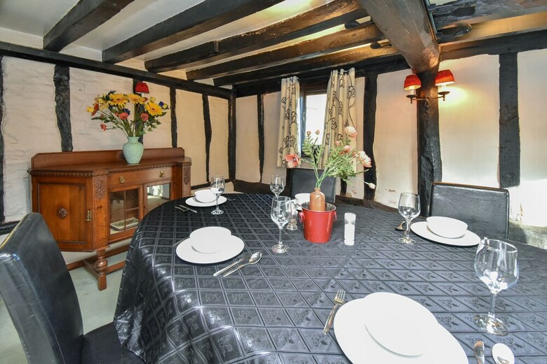 Apartamentos 17th Century Cottage