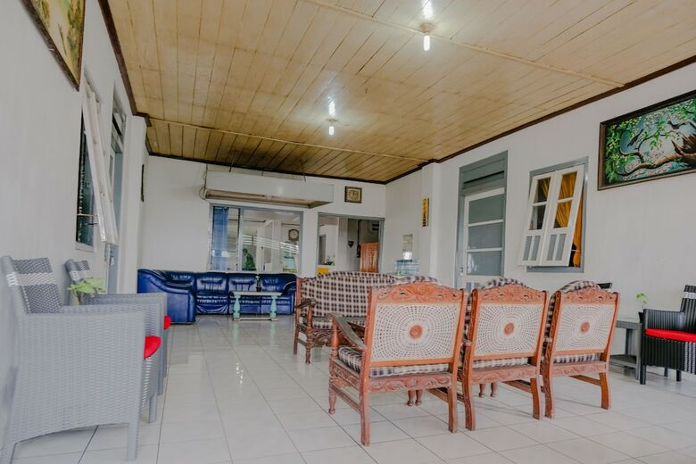 Hostal Spot On 2638 Hotel Raya