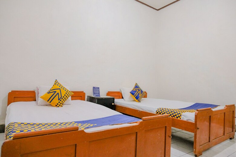 Hostal Spot On 2638 Hotel Raya