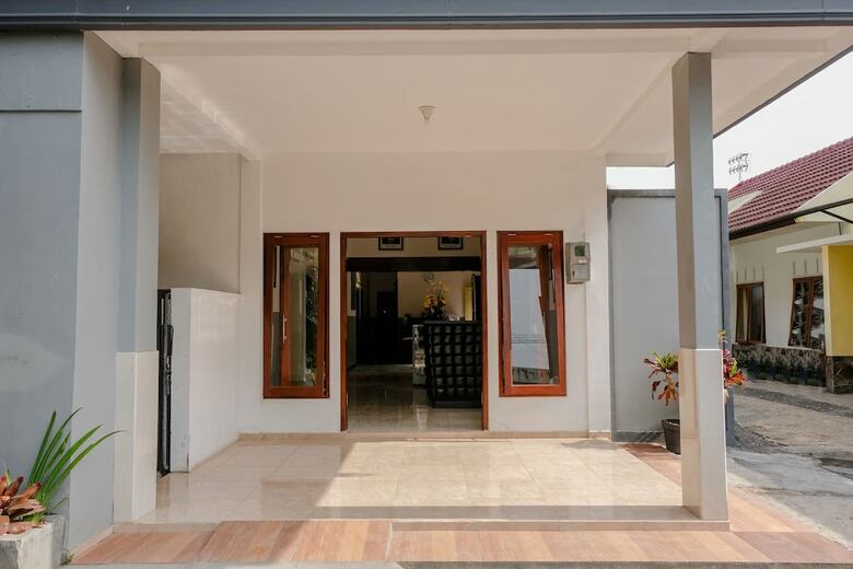 Hotel Oyo 1028 Garuda Residence