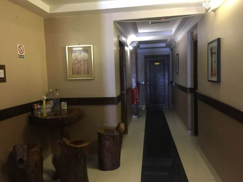 Oyo 89976 Fins Hotel