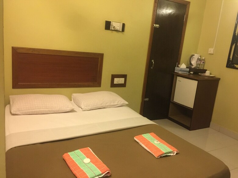 Oyo 89976 Fins Hotel