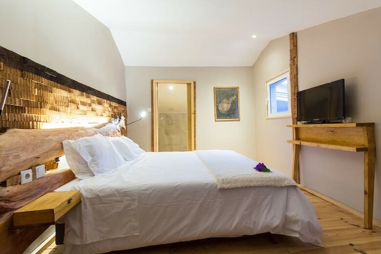 Bed & Breakfast Feel At Home Guest House