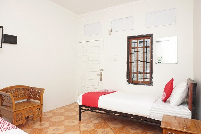 Oyo 2410 Intan Hotel
