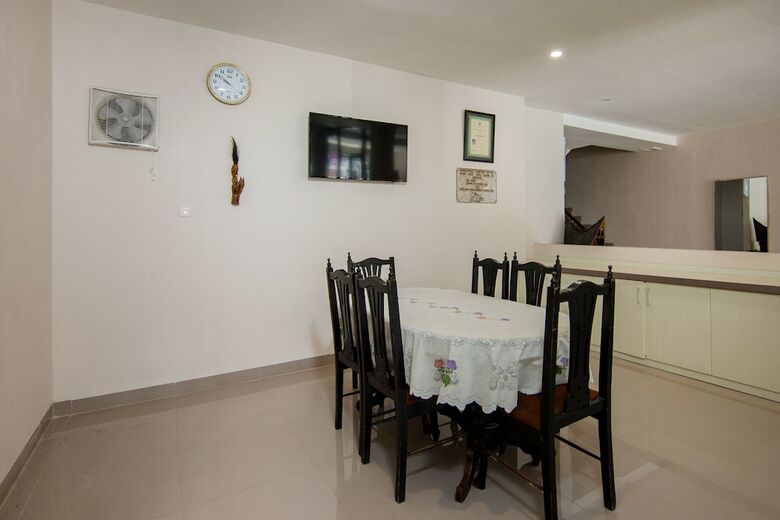 Oyo 2382 Wisata Hotel