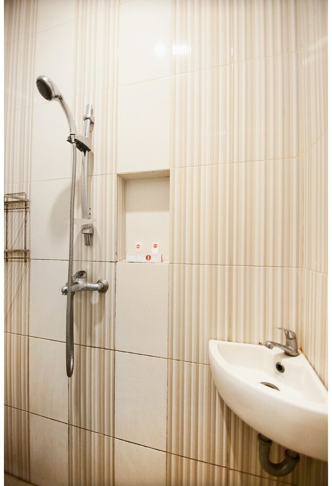 Oyo 2382 Wisata Hotel