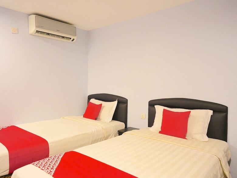 Spot On 89992 Hotel Azra