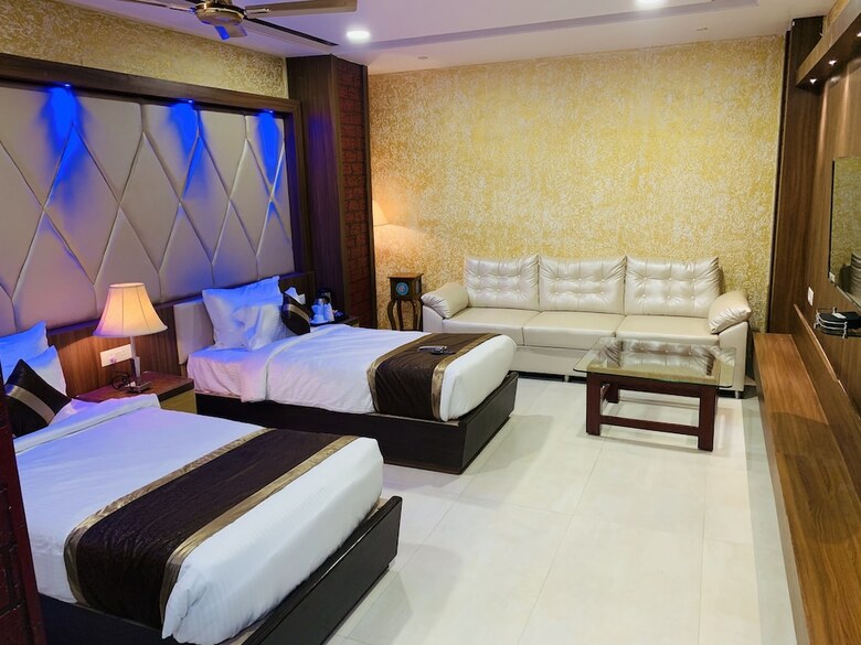 Hotel Vishnu Empire