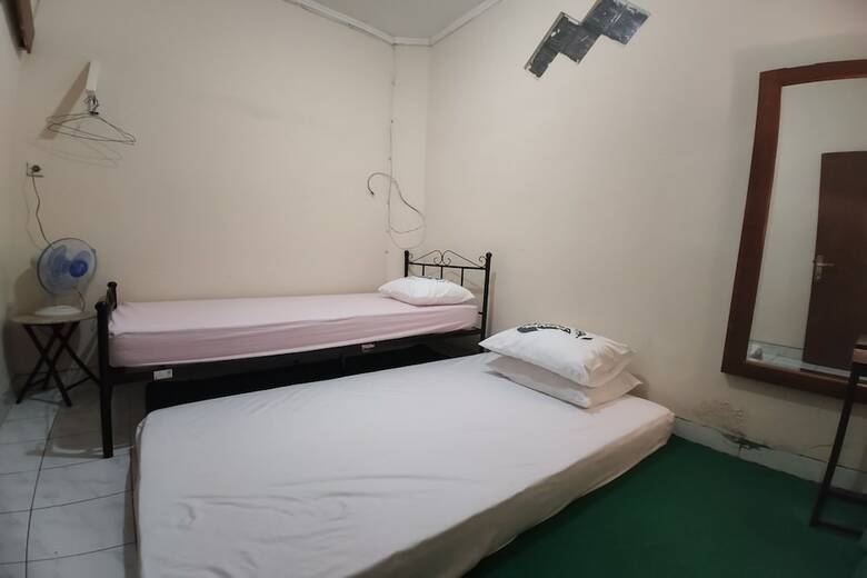 Hostal Spot On 2789 Omah Jenitra Syariah