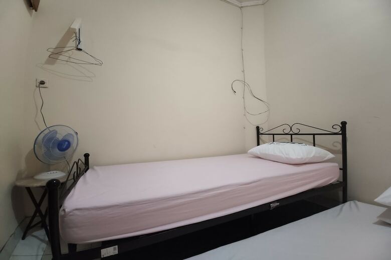 Hostal Spot On 2789 Omah Jenitra Syariah