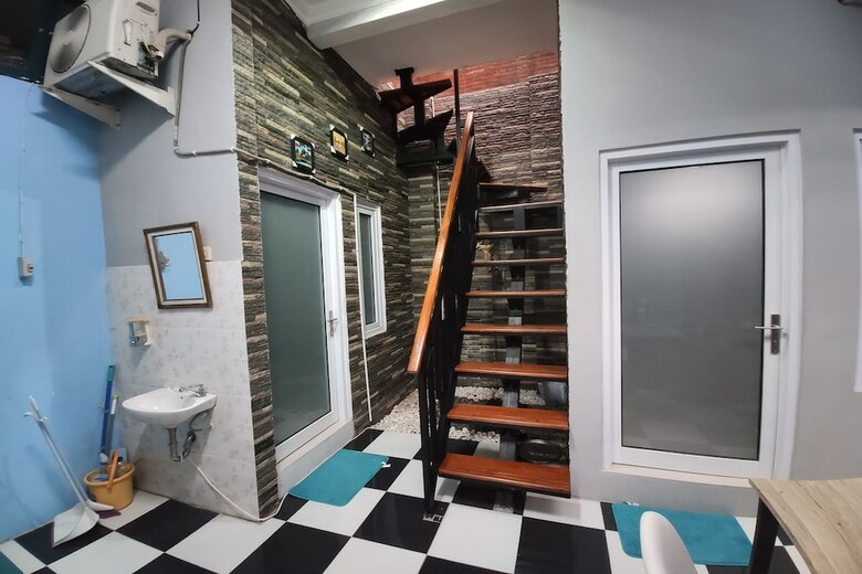 Hostal Spot On 2789 Omah Jenitra Syariah