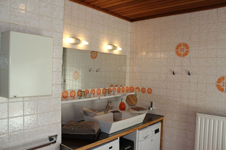 Green Hill Apartment