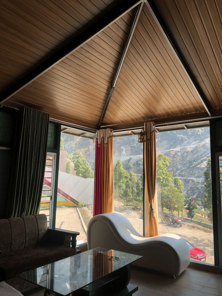Hotel Rakatal Rocks Resort