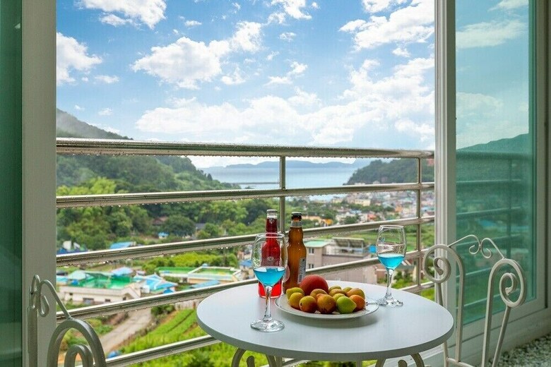 Pension Paradise Geoje (Beach)
