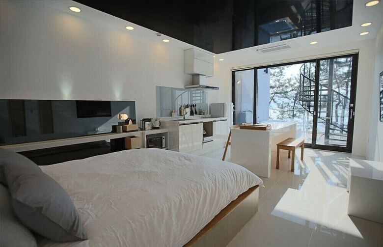 The Hill Pool Villa Pension