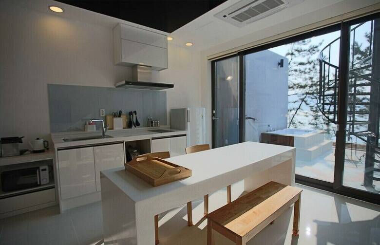 The Hill Pool Villa Pension