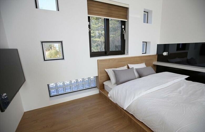 The Hill Pool Villa Pension