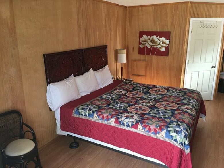 Posada Whispering Creek Lodging & Rv Resort