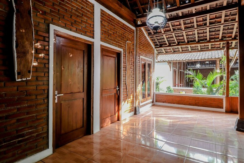 Hotel Homestay Omah Mbesi