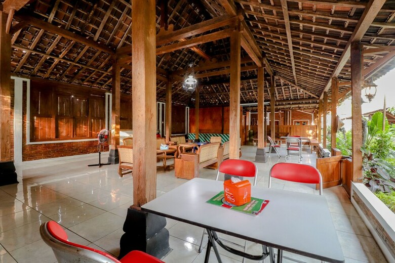 Hotel Homestay Omah Mbesi