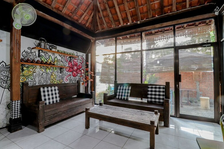 Hotel Homestay Omah Mbesi