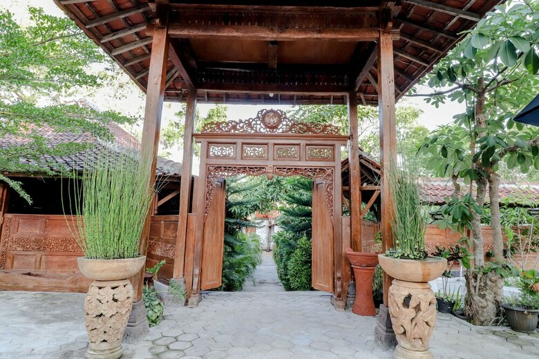 Hotel Homestay Omah Mbesi
