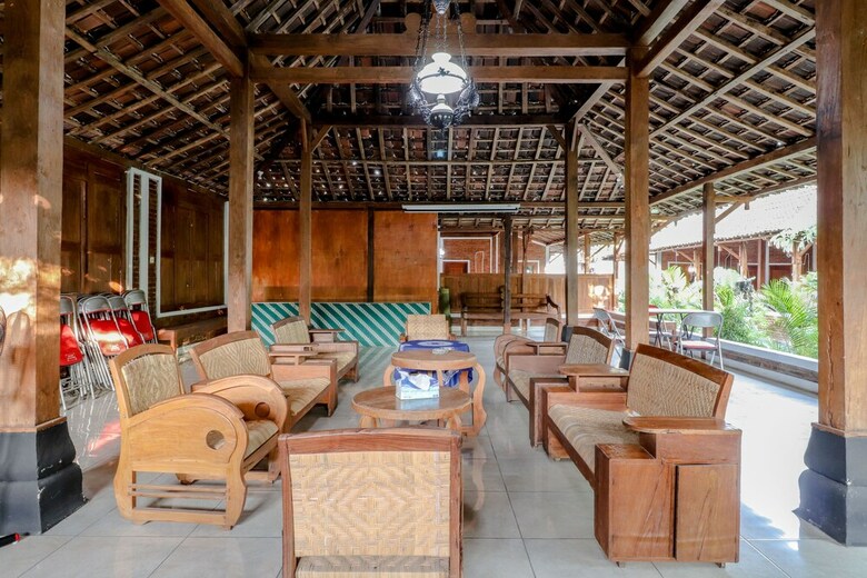 Hotel Homestay Omah Mbesi