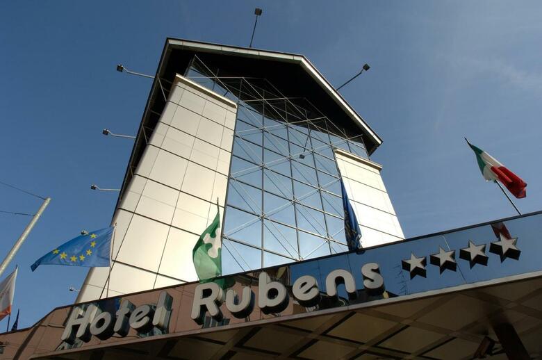 Hotel Antares Rubens