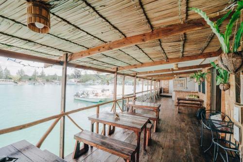 Hostal Airai Ocean View Lodge