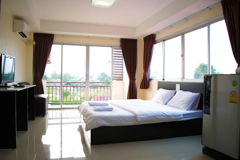Nantharom Hotel And Restaurant
