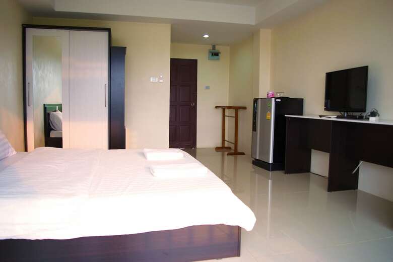 Nantharom Hotel And Restaurant