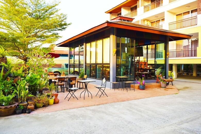 Nantharom Hotel And Restaurant
