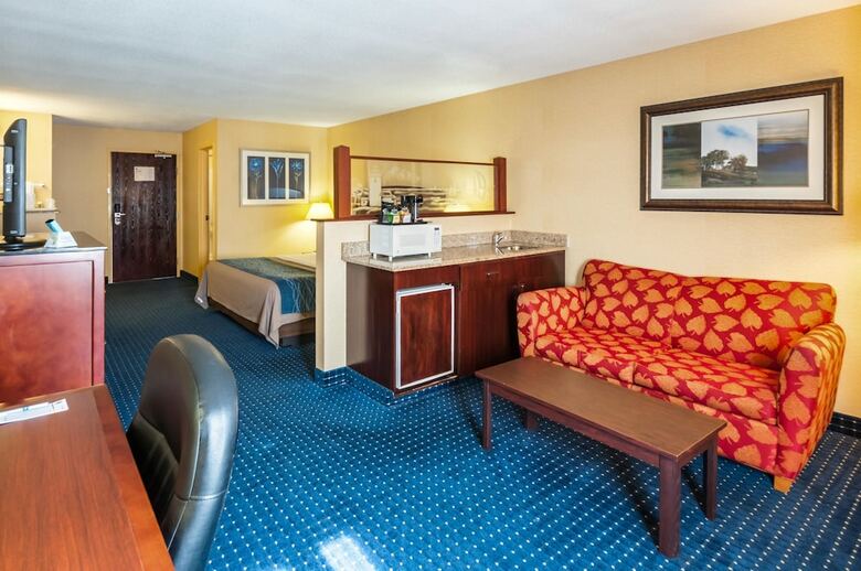 Hotel Comfort Inn And Suites