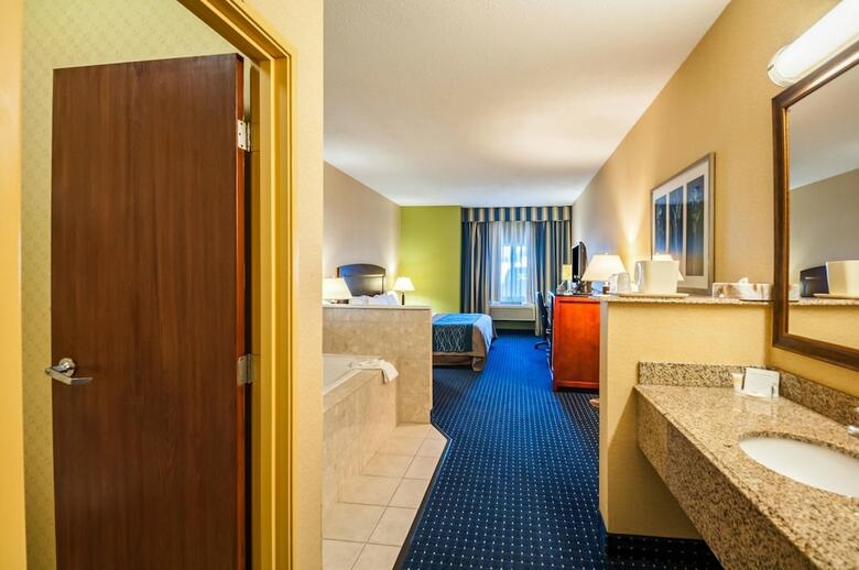 Hotel Comfort Inn And Suites