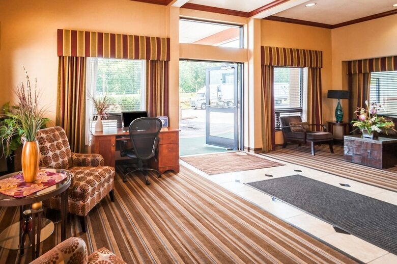 Hotel Comfort Inn And Suites